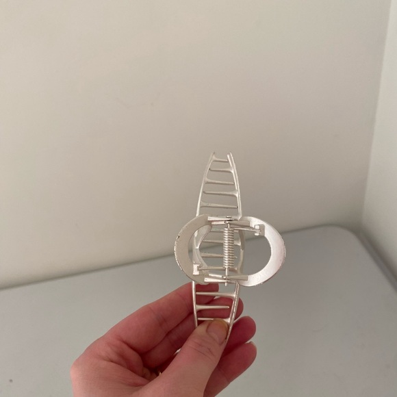 Large Silver Metal Hair Clip - Picture 5 of 5